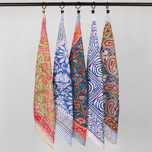 Pañuelo de Cabeza y Cuello Artesanal de Algodón Popelín Transpirable con Estampado Étnico de Jaipur, Ecológico y Moderno para Exteriores - Product Image 1
