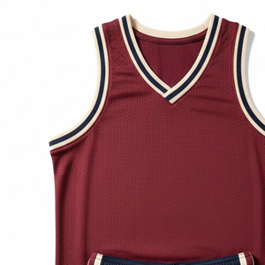 Ensemble d'uniformes de basketball personnalisés haut de gamme, tissu en maille 100 % polyester, jersey et shorts de basketball respirants pour hommes et jeunes - Product Image 3