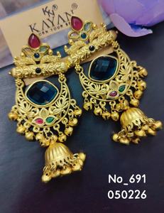 ต่างหูแบบจุมก้าและชานด์บาลีทรงเรขาคณิตชุบทองสำหรับงานแต่งงานของผู้หญิง ประดับด้วยหินหลากสี ขายส่ง - Product Image 4