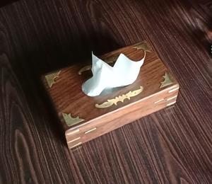 Caja de Pañuelos de Madera de Primera Calidad con Encanto Rústico, Portapañuelos Hecho a Mano con Diseño Floral Grabado para Decoración de Estilo Rústico Tradebyd - Product Image 1