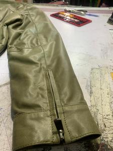 Veste en cuir d'hiver de haute qualité, logo personnalisé sur le devant, streetwear tendance avec col montant, vestes 100% cuir véritable - Product Image 4