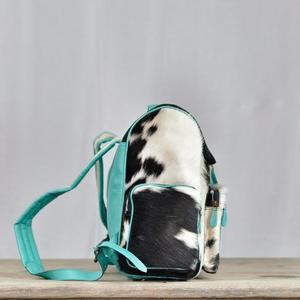 Sac à dos en cuir gaufré turquoise avec empiècements imprimés animaliers, forme carrée, fermeture éclair, bandoulière, style bohème, usage quotidien - Product Image 3
