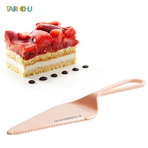 ที่ตัดเค้กทรงสามเหลี่ยมทำจากกระดาษ22ซม. ทำจากมาการองในไต้หวัน - Product Image 3