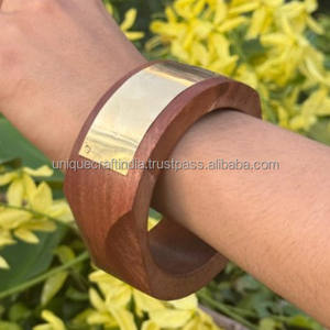 Brazaletes de madera Heart Bloom con capas talladas a mano, joyería artesanal inspirada en la naturaleza para exportación de moda elegante - Product Image 5