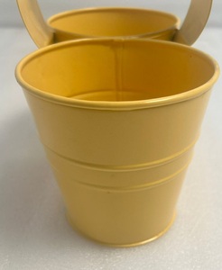 Macetero Decorativo de Hierro con Diseño Elegante y Acabado en Recubrimiento de Polvo Amarillo para Sala de Estar, Jardín, Patio y Balcón - Product Image 2
