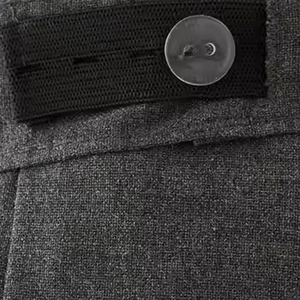 Uniforme Escolar para Niños de Primaria, Camisa Oxford Azul Claro con Corbata a Rayas Rojas y Azules, Pantalones Grises, Tela de Algodón - Product Image 4