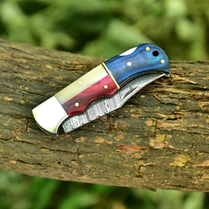 Couteau pliant artisanal OEM personnalisé de Damas avec manche gravé et étui en cuir - Product Image 5