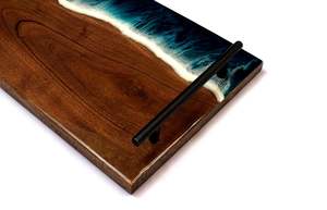 Bandeja de servir de resina y madera más vendida para una decoración elegante de la cocina y el hogar, disponible a precios económicos. - Product Image 3