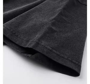 เสื้อยืดผู้ชายทรงปกติ สไตล์เรโทร ผ้าฝ้ายถัก 100% ซักแล้ว ให้ความรู้สึกแบบดิสเทรส น้ำหนัก 230 กรัม เป็นมิตรต่อสิ่งแวดล้อม สตรีทแวร์ สีดำ สั่งซื้อขั้นต่ำน้อย - Product Image 4