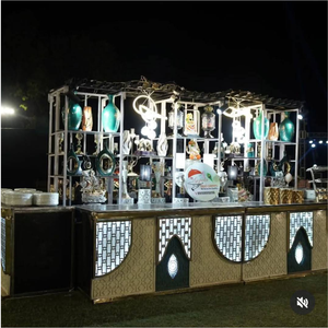 Moderno mostrador de buffet para catering de acero inoxidable con un acabado dorado decorativo e iluminación LED integrada. - Product Image 5