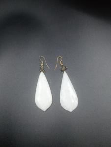 Boucles d'oreilles créoles Amaira Jewels en argent 925 plaqué or, serties de perles d'eau de mer, style minimaliste, pour femme, à porter au quotidien - Product Image 1