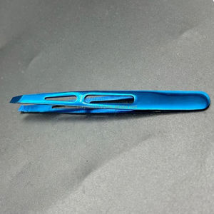 Pinzas para Cejas de Acero Inoxidable con Punta Inclinada Cuadrada de Plasma Azul, Logotipo Personalizado, Profesionales para Dar Forma a las Cejas, Ecológicas - Product Image 4
