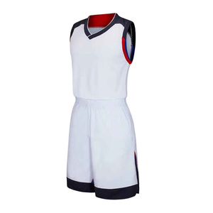 Tenue de basketball athlétique haut de gamme, maillot et short personnalisés avec logo d'équipe, tissu respirant et à séchage rapide pour la compétition - Product Image 1