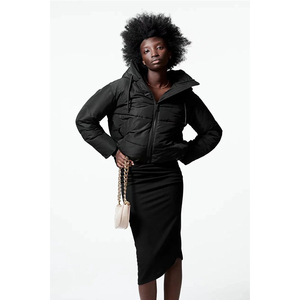 Chaqueta acolchada con capucha para mujer, abrigo corto grueso y cálido para invierno con cremallera y cordón ajustable - Product Image 2