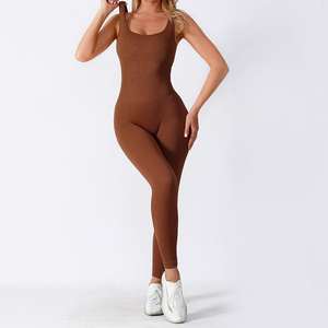 Combinaison de yoga une pièce pour femmes grandes tailles, avec effet froncé aux fesses et pantalon évasé, vêtements de sport personnalisables avec logo - Product Image 2