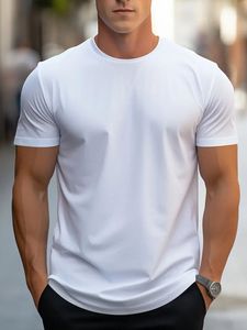 T-shirts homme entièrement personnalisés, couleur noire unie, sur mesure OEM ODM, pour l'été, écologiques, légers, style streetwear. - Product Image 4