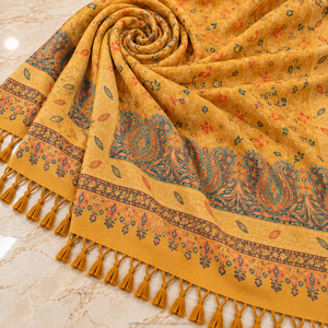 Châle long en laine rose pâle de qualité supérieure pour l'automne, style musulman, doux et agréable au toucher, avec un magnifique motif floral et une bordure somptueuse. - Product Image 5