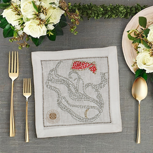 Serviette de cocktail brodée sophistiquée, durable et réutilisable, idéale pour les mariages, les fêtes et les tables raffinées. - Product Image 3