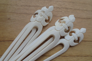 Épingle à cheveux en os sculpté de qualité supérieure |   Accessoire élégant pour chignon, artisanat naturel - Product Image 2