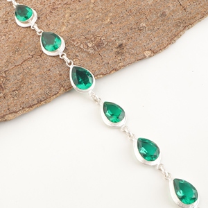 Pulseras de moda estilo cadena hechas a mano en latón chapado en plata de ley 925 con esmeraldas verdes en forma de pera con corte facetado para mujeres. - Product Image 1