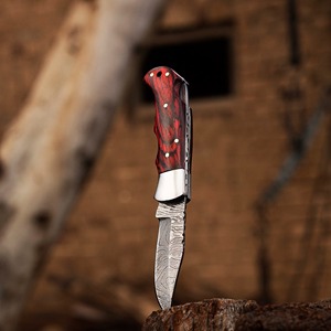 Cuchillo de bolsillo hecho a mano de acero de Damasco con hoja recta tipo clip point, mango de madera y funda de cuero, personalizable OEM/ODM - Product Image 4