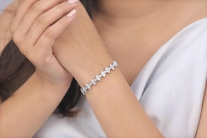 Bracelet de Fiançailles et de Soirée de Luxe en Argent Sterling 925 Certifié IGI, Diamant Rond Brillant de Laboratoire, Style Vintage de Créateur - Product Image 2