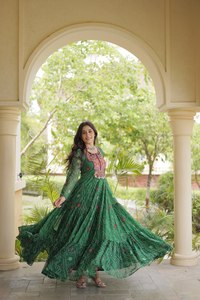 Vestido de Fiesta Indio Especial para Navratri, Diseño Exclusivo de Primera Calidad, Alta Demanda en Exportación - Product Image 6