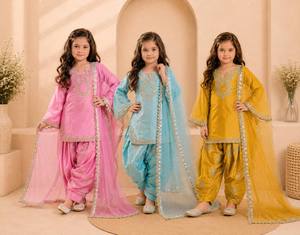 Ensemble de costume palazzo élégant pour filles avec broderie lourde de sequins et de perles, manches fantaisie et dupatta de créateur - Product Image 2