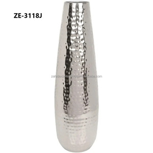 กระถางดอกไม้เคลือบโครเมียมแบบทำมือระดับพรีเมียม ทันสมัย เป็นมิตรกับสิ่งแวดล้อม สำหรับใช้ภายในอาคารและสวน ผลิตโดย Zahid Exports อินเดีย - Product Image 5