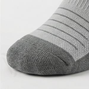 Chaussettes de randonnée pour hommes en gros, rembourrées, mi-mollet, en polyester et coton, pour sports de plein air, respirantes, chaudes, durables, douces, couleurs personnalisables, paires - Product Image 6
