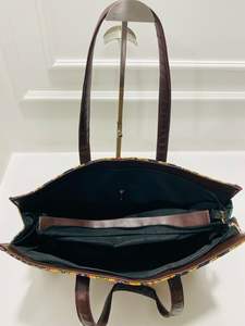 กระเป๋าใส่แล็ปท็อปลายดอกไม้สีเหลืองพิมพ์ลายสกรีนทันสมัย พร้อมช่องใส่ของขนาดใหญ่ เป็นมิตรกับสิ่งแวดล้อม ใส่เครื่องดื่มได้ แถมกระเป๋าเล็กฟรี - Product Image 4