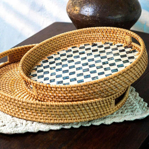 Plateau de service en rotin tressé à la main avec incrustations de nacre, plateau de table basse, plateau décoratif carré blanc et vert à fleurs - Product Image 2