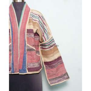 Chaqueta ecológica de estilo étnico bohemio con bordado Kantha multicolor y patchwork de algodón hecho a mano en India, ideal para uso casual. - Product Image 2