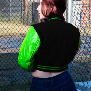 Veste courte universitaire pour femme, style Letterman, noir et vert, avec manches en similicuir, vêtement d'extérieur décontracté, mode féminine - Product Image 6