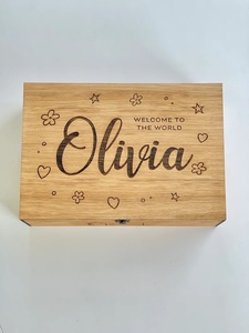 Caja de Recuerdos de Madera Personalizada para Bebé con Diseño de Letras en Relieve para Niña y Niño Recién Nacidos - Letreros de Bienvenida, Regalo de San Valentín - Product Image 1