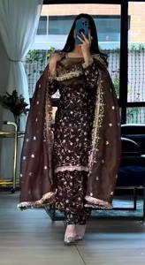 ชุดสูทผ้าไหมสำหรับงานแต่งงานวันอีด ดิวาลี สำหรับผู้หญิง พร้อมผ้าคลุมไหล่ ปักลายเลื่อม งานปักประณีต ไม่ยับ ยืดหยุ่นได้ ใส่ได้สองด้าน - Product Image 2