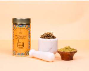 Hennaveda Poudre de Henné Naturelle Broyée à la Main avec Pinceau, Gants et Bonnet de Douche |   Sans colorant artificiel, sans produits chimiques - Product Image 3