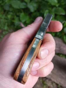 Cuchillo Plegable de Acero de Damasco SHARP POINT TRADES con Hoja Recta de 0.5mm, Apertura con Perilla, Mango de Madera y Diseño Artístico - Product Image 1