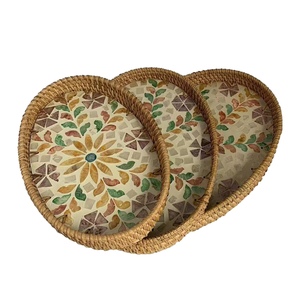Ensemble de 3 plateaux décoratifs en rotin à motifs floraux, style bohème, en fibres végétales, faits à la main, avec poignée - Product Image 3