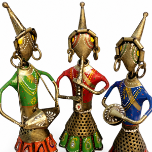 Juego de Muñecas Musicales Tribales Bohemias Pintadas a Mano en Hierro |   Figuras de Arte Popular |   Adorno Decorativo de Hierro Hecho a Mano para el Hogar para Diwali - Product Image 3