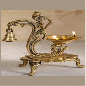 Lampe à huile en laiton doré orné, motif paon, avec base lotus à cinq mèches, disponible à prix de gros. - Product Image 3