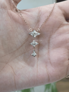 Diamante Cultivado en Laboratorio con Corte Asscher, Certificado IGI, VS1, 1.75ct, Oro, Diseño Geométrico de Lujo con Tres Piedras en Forma de Gota, Joyería de Alta Gama para Mujer - Product Image 2
