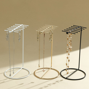 Expositor de Joyería de Metal Plateado con Estante de un Solo Nivel, Acabado Pulido, Soporte Independiente para Collares, Pulseras y Anillos - Product Image 6