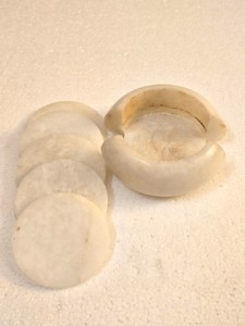 Sous-verres circulaires en AGATE BLANC naturelle, lot de six, tranches de pierres précieuses polies, imperméables, décoration d'intérieur, AMAYRA CRYSTALS EXPORTS - Product Image 4