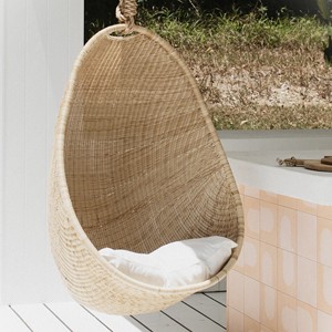 Elegante silla colgante de ratán para decoración del hogar, muebles de patio, sillas colgantes tejidas a mano con forma de huevo. - Product Image 1