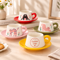 Ensemble tasse et soucoupe en céramique personnalisées avec logo, poignée colorée, idéal pour cafés et restaurants (OEM)