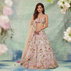 Lehenga Choli en soie traditionnel élégant pour femmes avec dupatta et broderies florales, idéal pour les mariages et les fêtes - Product Image 1