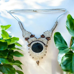 Collier en macramé fait main avec tourmaline noire, cordon blanc, pendentif en macramé complexe, pierre précieuse naturelle, bijoux bohèmes, cristal de guérison - Product Image 1