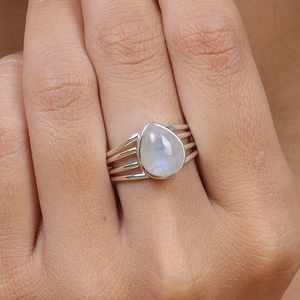 Bague en pierre de lune naturelle, bijoux en pierres précieuses faits à la main, bague bohème délicate, cadeau unique pour filles et femmes - Product Image 1