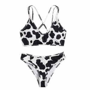 Conjunto de bikini con estampado de vaca en blanco y negro para mujer, top halter con espalda cruzada y tanga con cordones - Product Image 4